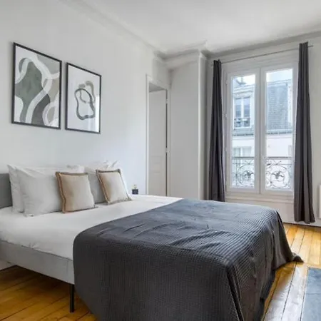 Eiffel Tower / Tour Eiffel Apartment Paris