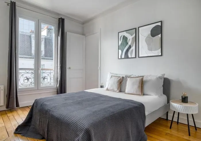 Eiffel Tower / Tour Eiffel *